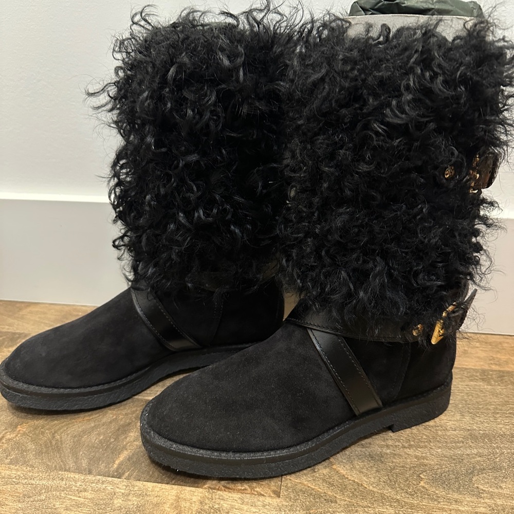 Louis Vuitton
Suede Fur Trim Lace-Up Boots